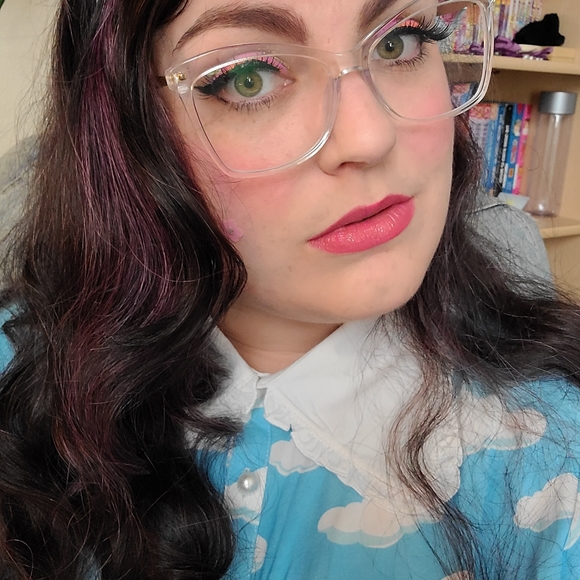 Meet your Posher, Ellie - Picture 1 of 2